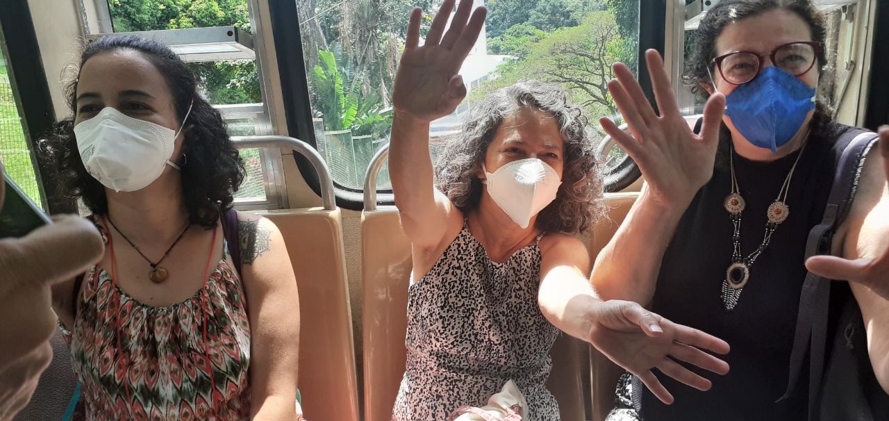 Helo Jac e Indira no bonde.jpeg